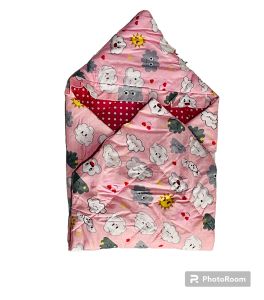 Selimut bayi motif karakter lucu