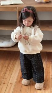 Thickened baby clothes for autumn and winter Korean style childrens clothing 2025 Childrens Winter Clothing Girls Furry Sweater Fleece Set