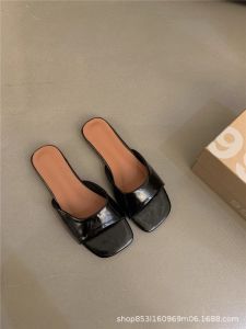Elegant Flat Bottom Slippers For Fitting Room 2025 Summer Silver Outdoor Beach Sandals For Women