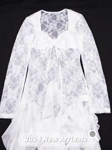 ใหม่ เสื้อผ้าผู้หญิงฤดูใบไม้ร่วงและฤดูหนาว เซ็กซี่ ดีไซน์ลูกไม้บริสุทธิ์ คอเหลี่ยมโปร่ง เสื้อฟังก์