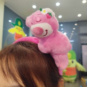 Băng Đô Cài Tóc Hình Gấu Dâu Phủ Lông Nhung Dễ Thương Xinh Xắn Cho Nữ Trùm Sỉ Gia Thành