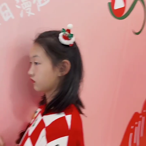 Santa Hat Headwear Tinsel Hair Clip Christmas Duckbill Clip Headpiece with Tinsel Tulle Cone Hat Cartoon Photo Props