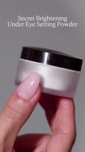 Laura Mercier Secret Brightening Under-Eye Loose Setting Powder Peach + Pink Pigments to Brighten the Under Eye Color Correct Discoloration Sets & Extends Concealer 6 Shades for All Skin Tones