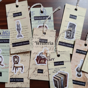 Pembatas buku kecil bercorak antik