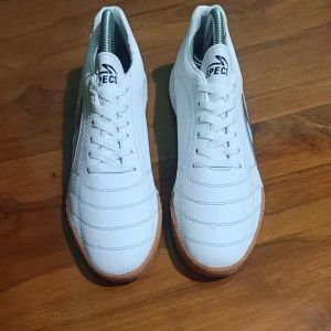 Spesifikasi Sepatu Futsal Terbaru 2024: Pria Dewasa & Anak-Anak