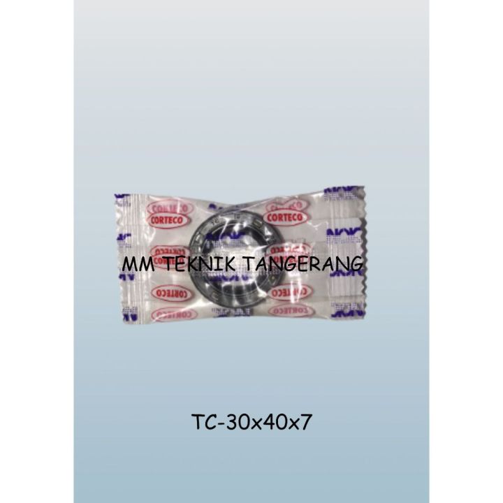 Порно жігіт дәретханада жұлқылайды