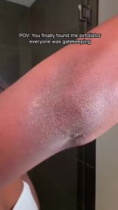 PARNELL AHA Omija Ceramic Body Peeling Spray – AHA BHA PHA Body Exfoliant for Keratosis Pilaris Strawberry Legs Dark Spots & Dead Skin Remover – Exfoliant Body Mist for Rough Skin 4.60 fl.oz