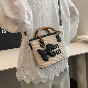 EchoBliss  กระเป๋าตะกร้าไม้ไผ่สานฟางกระเป๋าทรงถังกระเป๋าสะพายไหล่แนวทแยงกระเป๋าตัวอักษรสไตล์ตะวันตกกระเป๋าสำหรับเดินทาง