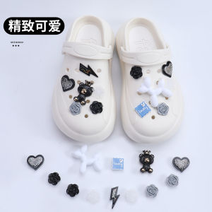 Crocs Jibbilz Charms รองเท้าเครื่องประดับงารองเท้าสตรีทรองเท้าหัวเข็มขัดดอกไม้การ์ตูนน่ารักอุดตันการตกแต่ง DIY สำหรับ Crocs