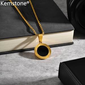 Kemstone จี้สร้อยคอสแตนเลสพร้อมแผ่นอะคริลิคสีดำและพื้นผิวขอบทอง