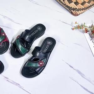 [Free Shipping] Wedge-heeled slippers for middle-aged and elderly women fashionable retro classic non-slip wear-resistant slip-on slippers for the elderly