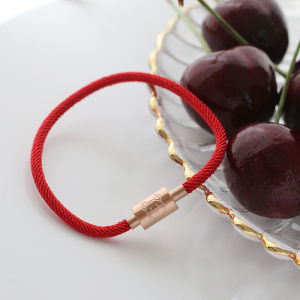 (Không phai màu) Vòng Tay Chỉ Đỏ Khóa Titanium Đúc Nano Vàng-Hàng cao cấp sử dụng tắm rửa thoải mái