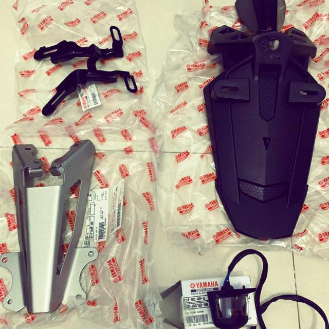 Combo 4 món dè biển số, Chắn bùn sau Exciter 150 chính hãng Yamaha