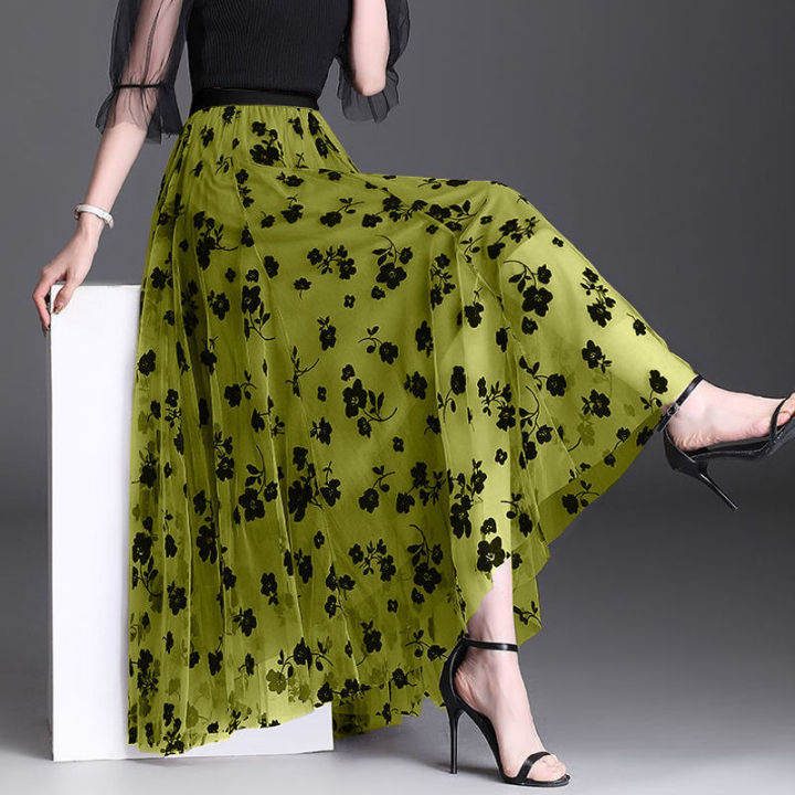 Gaya Skirt Berlipat Panjang – Kasual & Canggih Untuk Wanita Moden