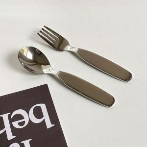 เครื่องครัวสแตนเลสของเด็ก YESPERY ชุดช้อนส้อมจัดการกับช้อนเด็กหนาขึ้นสำหรับการเรียนรู้การรับประทานอาหารช้อนขนาดเล็กส้อม