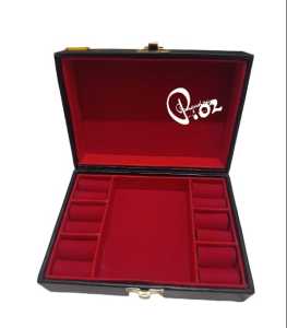 kotak perhiasan emas isi 6cincin dan 1kotak kosong bahan kulit sintetis