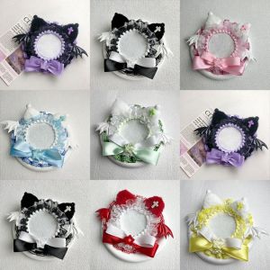 CEMOMEF โบว์สำหรับผูก ที่ใส่เหรียญตราอะนิเมะแบบแม่เหล็ก ดาวดาวดาว ลูกไม้ปักลาย หมุดแสดงฐาน คาวาอิ ปีกและปีก ดอกไม้ตราหูแมว ป้ายแสดงป้าย