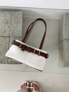 กระเป๋าใต้วงแขนหรูหรากระเป๋าสะพายไหล่ของผู้หญิงแฟชั่นกระเป๋าถือสตรีเดินทางไปทำงานสำหรับชุดลำลองและอินเทรนด์