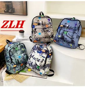 ZLH SHOPจัดส่งจากกรุงเทพฯ]กระเป๋าเป้เด็กผู้หญิงรุ่นใหม่ ลายพรางทันสมัย กระเป๋านักเรียนนักเรียนสุดเก๋ เป้พิมพ์ลายกราฟฟิตี้ มี 4 สีให้