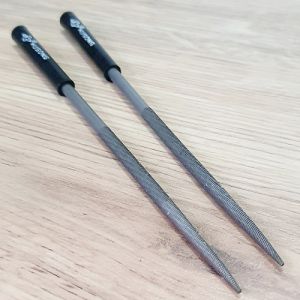 Dụng Cụ Sửa Chữa Nhà Cửa Set 2 Cây Dũa Tròn Mũi Viết Φ5 x 180mm x 10mm Chất Liệu Thép Cán Bọc Nhựa Được Gia Công Tỉ Mỉ