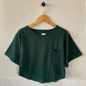 Atasan Polos Oval Lengan Pendek Wanita/Kaos O-Neck Kantong Satu/Pakaian Crop Top Wanita Terbaru