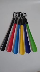 Shoe Horn With Long Handle Portable Shoe Lifter Hanging Rope Shoe Helper For Elderly Pregnant Extra Long Shoe Horn 18.9 Inch Flexible Plastic Shoe Spoon Long Handled Shoe Helper No Bending For Seniors Pregnancy