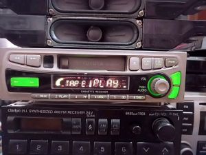 đầu radio tape Alpine giành cho ô tô. loại 1 din lắp chung cho tất cả các loại xe