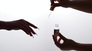 Gelike ec Nail Glue Remover Oil: No Acetone Gentle Glue Off for Nail Tips    ing Formula Remover for Press Ons - Quick nail removal without damaging the nails for Women DIY at Home 15ml