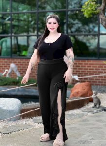 A24 กางเกงแฟชั่นรุ่นกางเกงผ่าหน้า เอวหน้าเรียบ-หลังเรียบ ขาระบายติดกุหลาบ (รุ่นใหม่) ขนาด  เอว 34-42 นิ้ว สพ.  34-42 นิ้วยาว40 นิ้ว ใส่สบายดีไซน์สวย