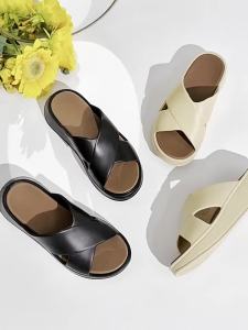 [Free Shipping] Womens summer outdoor flip-flops with wedge heels 2025 new model beach anti-slip height-increasing thick-soled flip-flops