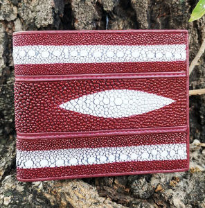 Short bifold stingray leather bag Beautiful work that ladies like very much