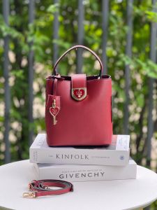 กระเป๋าแฟชั่นทรง Bucket Bag LYN New Collection 2025 Size8" สินค้ามาใหม่ชนช็อปSALE 60-70%OFF แท้outlet💯สวยตรงปก