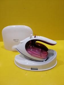 Bàn ủi (bàn là) hơi nước không dây nội địa Nhật Toshiba TA-FV410 (10252)_Hàng nội địa Nhật đã qua sử dụng điện 100V