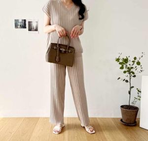 Casual Fashion  High Quality Knitted Loose Batwing  V neck Top and Maxi Trouser Pants 2in1 Set Coordinates Terno   - XS to Large - classy and elegant - timeless clothes - casual or party clothes - classic top - super kapal ng tela - hindi kayo magsisi - o