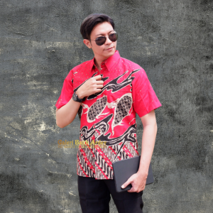 Galeri Batik Ardev - Jalada Kemeja Batik Pria Slim Fit Lengan Pendek Atasan Batik Warna Merah