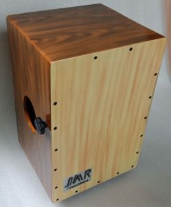 Adjustable snare cajon