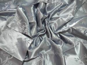 ผ้าห่ม ผ้าแพร Jacquard Satin ผลิตจากเส้นใยสังเคราะห์โพลีเอสเตอร์ (Polyester) ขนาด 5 ฟุต และ 6 ฟุต ให้ความเงางาม มันวาว สวยงามน่าสัมผัส ไม่เก็บกักฝุ่นละออง ลดปัญหาไรฝุ่น ดูแลง่าย ซักง่าย แห้งเร็ว