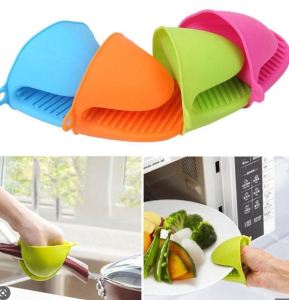 Silicone Pot Holder Kitchen Silicone Glove Grip Pinch Mitts Oven Pot Holder Tool (RANDOM COLOR) Keimav