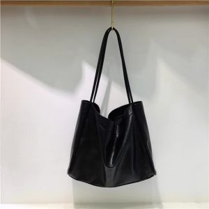 Tas Tote Wanita Gaya Korea Kulit Sintetis Warna Solid Muat Laptop Bonus Dompet