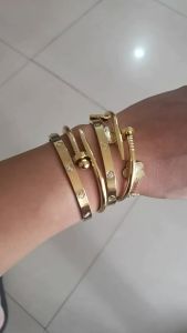 Popular in Europe and America fashionable stainless steel gold bracelet that does not fade easily 18K Stainless steel jewelry gold bangles