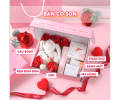 Hộp quà trang điểm cho bạn gái kèm túi quà, gấu bông, hoa sáp và đèn Menow Bunny Box. 