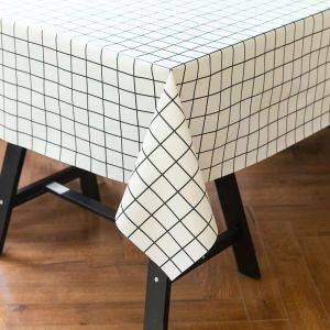 PointCafe ผ้าปูโต๊ะPVCหนา คุณภาพสูง กันน้ำกันน้ำมัน ทนใช้ทนทาน แบบลายสก๊อตขาวดำ K029