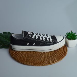 SEPATU SNEAKERS PRIA WANITA HITAM PUTIH COWO KEREN BUAT GAYA SEPATU WANITA TERBARU SEPATU SNEAKER WANITA CANVAS AUTHENTIK OTENTIK SLOP SEPATU SEKOLAH SEPATU KEREN SEPATU KULIAH SEPATU PRIA KEREN LAKI LAKI CEWEK DEWASA BRAND LOKAL AKNA JAVASTORE