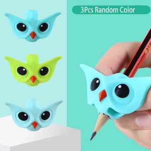 MKEB น่ารักค่ะ สร้างสรรค์ 3ชิ้น/ล็อต การเรียนรู้ อุปกรณ์แก้ไขท่าทาง การปฏิบัติ ถือปากกา ด้ามปากกา ปากกาช่วยจับ ด้ามจับดินสอ คู่มือช่วยเหลือการเขียนด้วยลายมือ ปากกาจับนกฮูก