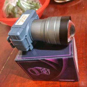 Đèn pin đội đầu cao cấp có ZOOM xa gần 2000w