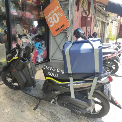 Multi fungsi Tas Kurir Delivery Bag 3 in 1 diikat Jok sadel belakang di Motor bahan Waterproof Besar bisa Slempang dijinjing ( No anti Badai banjir krn ada jahitan benang lubang jarum )
