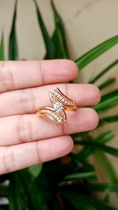 CINCIN TITANIUM IMPORT MODEL ZIGZAG DILAPISI FULL PERMATA ANTI LUNTUR LAPIS GOLD PERHIASAN WANITA DEWASA MODEL TERBARU KEKINIAN