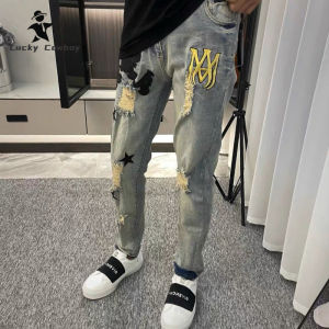 2025Jeans Mans Washable Old AM Letter Embroidered Tear Hole Jeans Trendy Student Fit Feet Pants09/08