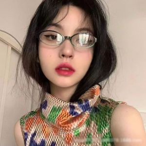 VIVOLILV 【ส่วนลด 50%】 🕶😎 แว่นตาสาววินเทจ Y2K สาวสวย Gradient กรอบรูปไข่แว่นตาญี่ปุ่น