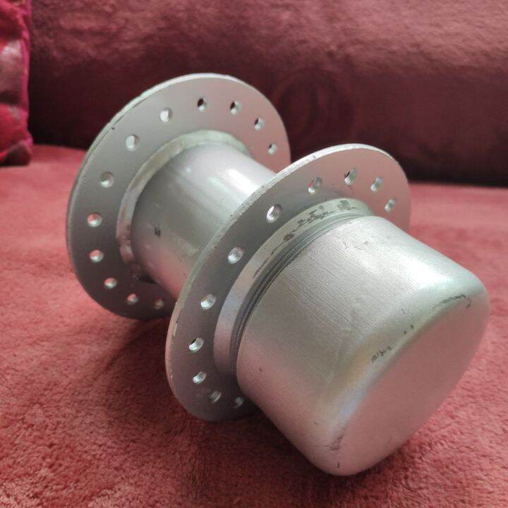 Side wheel shop hub for tricycle